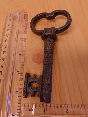 Vintage Skeleton Key Bar Tool Celler Opener Corkscrew -GRAPES